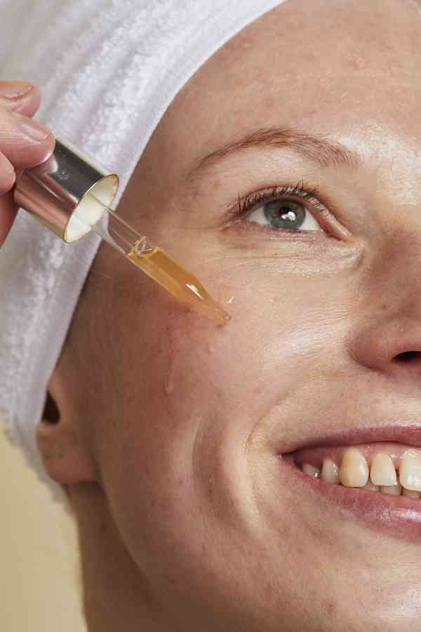 Niacinamide: What does it do for the skin and who should include it in their skincare routine?